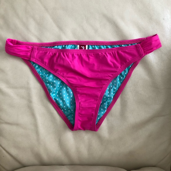 ☀️GUESS Pink Bikini bottom - Picture 4 of 13